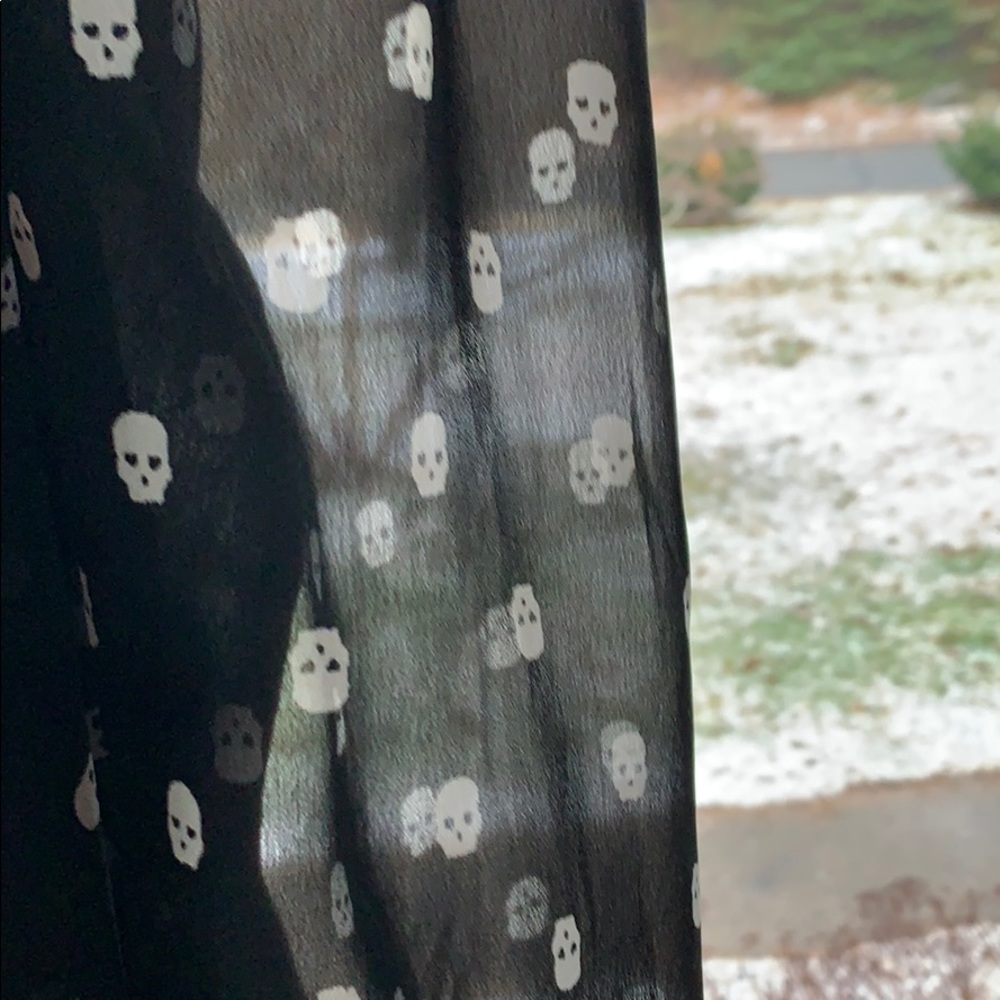 Sheer skull pattern button down - Picture 5 of 5